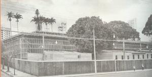 Фотография 1970 года, все еще в стадии строительства